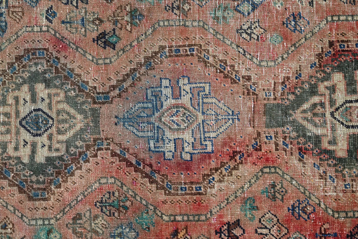 brown Accent rug 3' 10" x 5' 1"