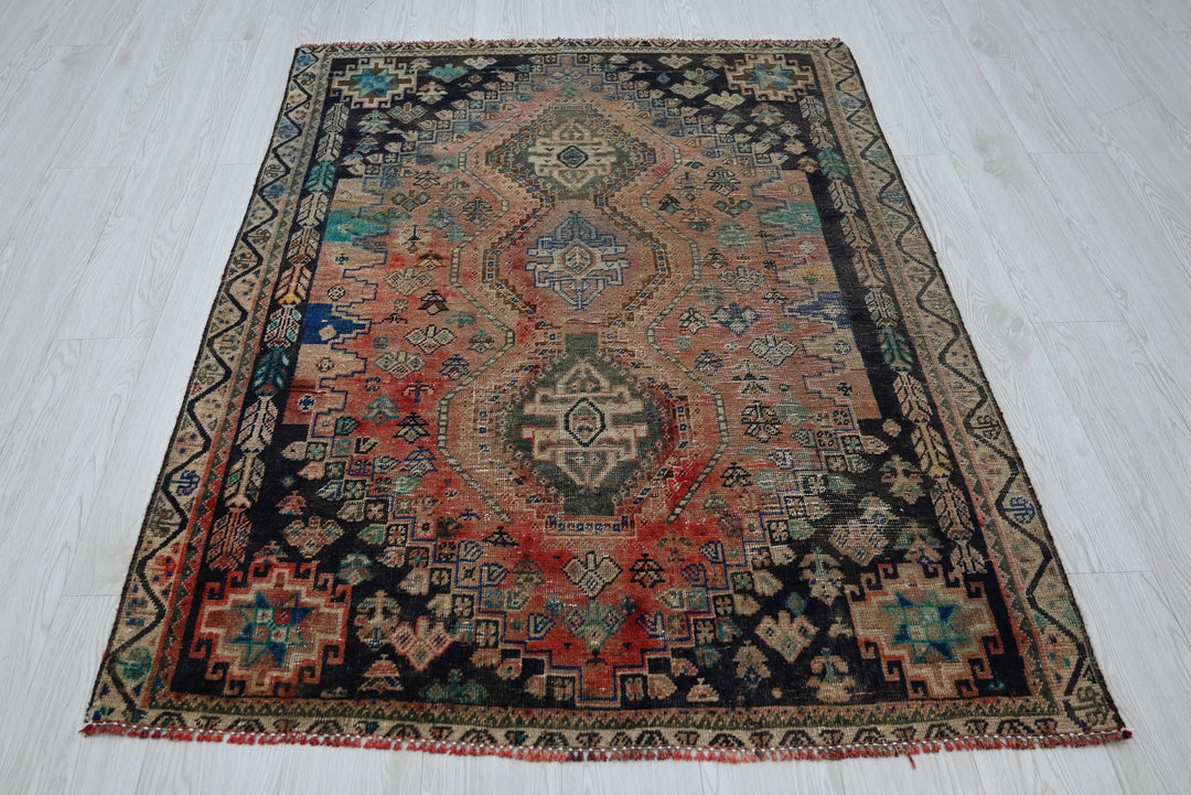 brown Accent rug 3' 10" x 5' 1"