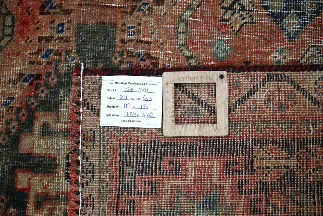 brown Accent rug 3' 10" x 5' 1"