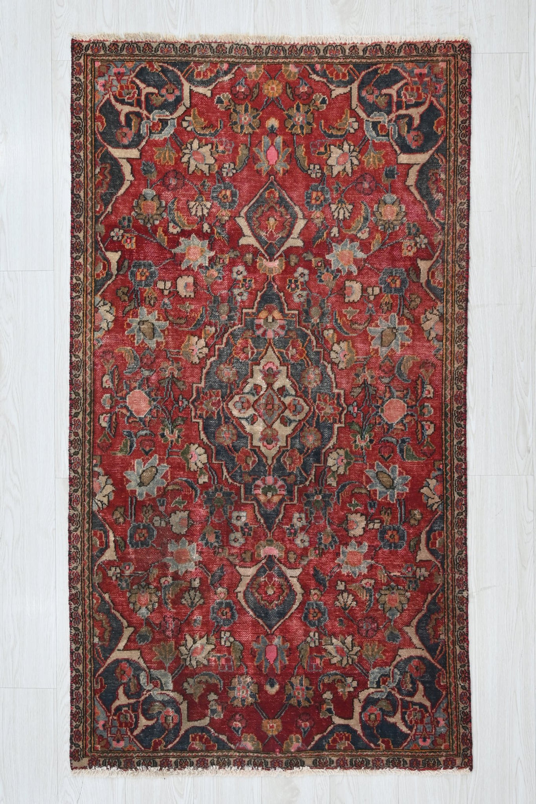 red Accent rug 2' 11" x 5' 2"