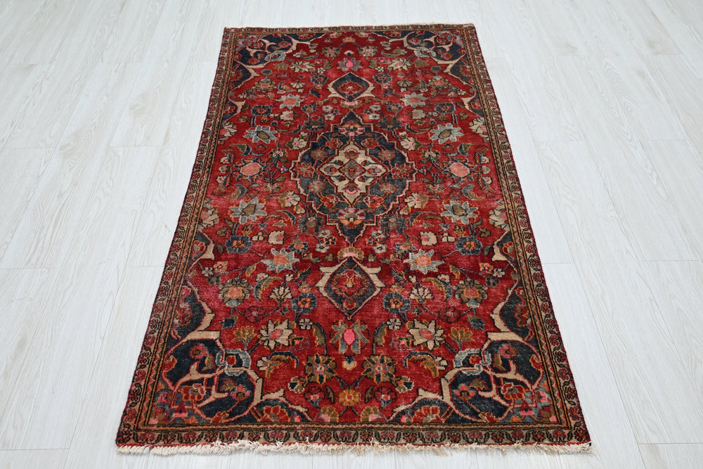 red Accent rug 2' 11" x 5' 2"
