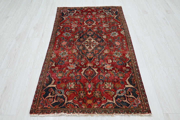 red Accent rug 2' 11" x 5' 2"