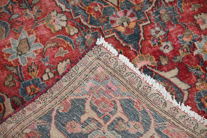 red Accent rug 2' 11" x 5' 2"