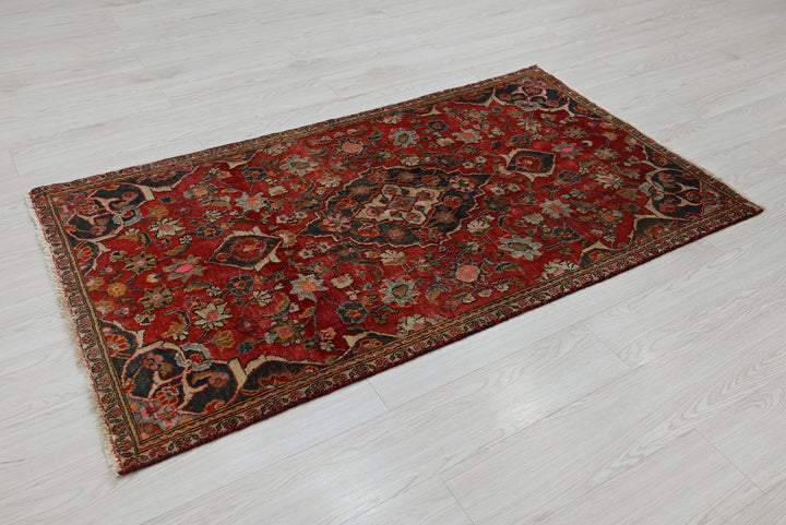 red Accent rug 2' 11" x 5' 2"