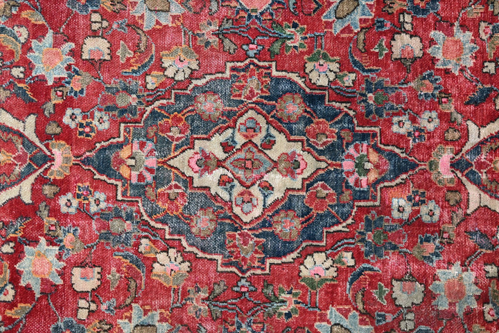 red Accent rug 2' 11" x 5' 2"