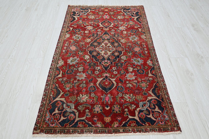 red Accent rug 2' 11" x 5' 2"