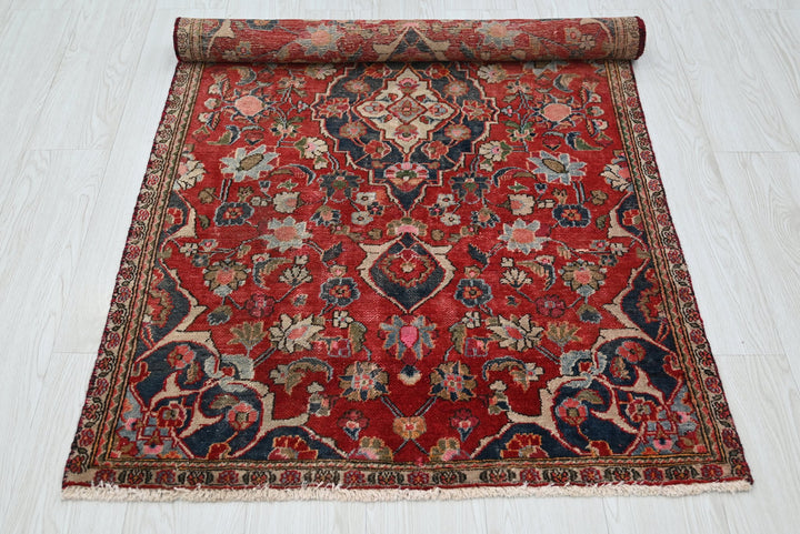 red Accent rug 2' 11" x 5' 2"