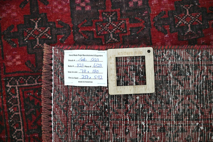 red Accent rug 2' 7" x 5' 11"