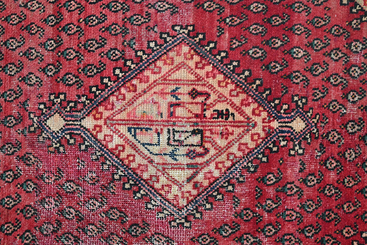 red Accent rug 3' 2" x 4' 11"
