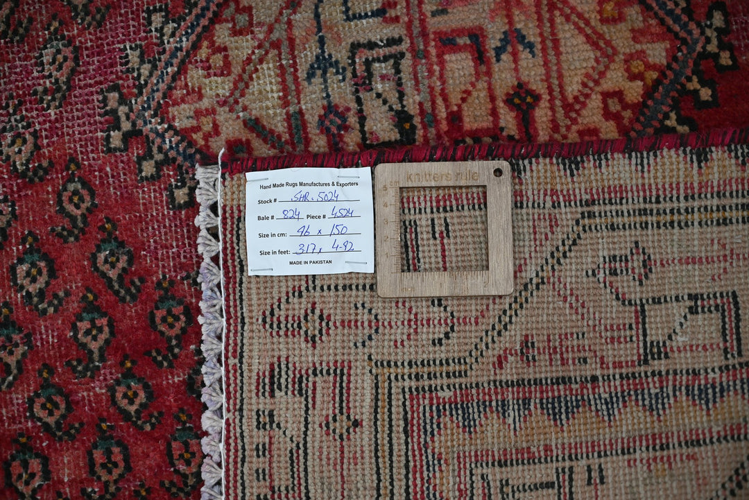 red Accent rug 3' 2" x 4' 11"