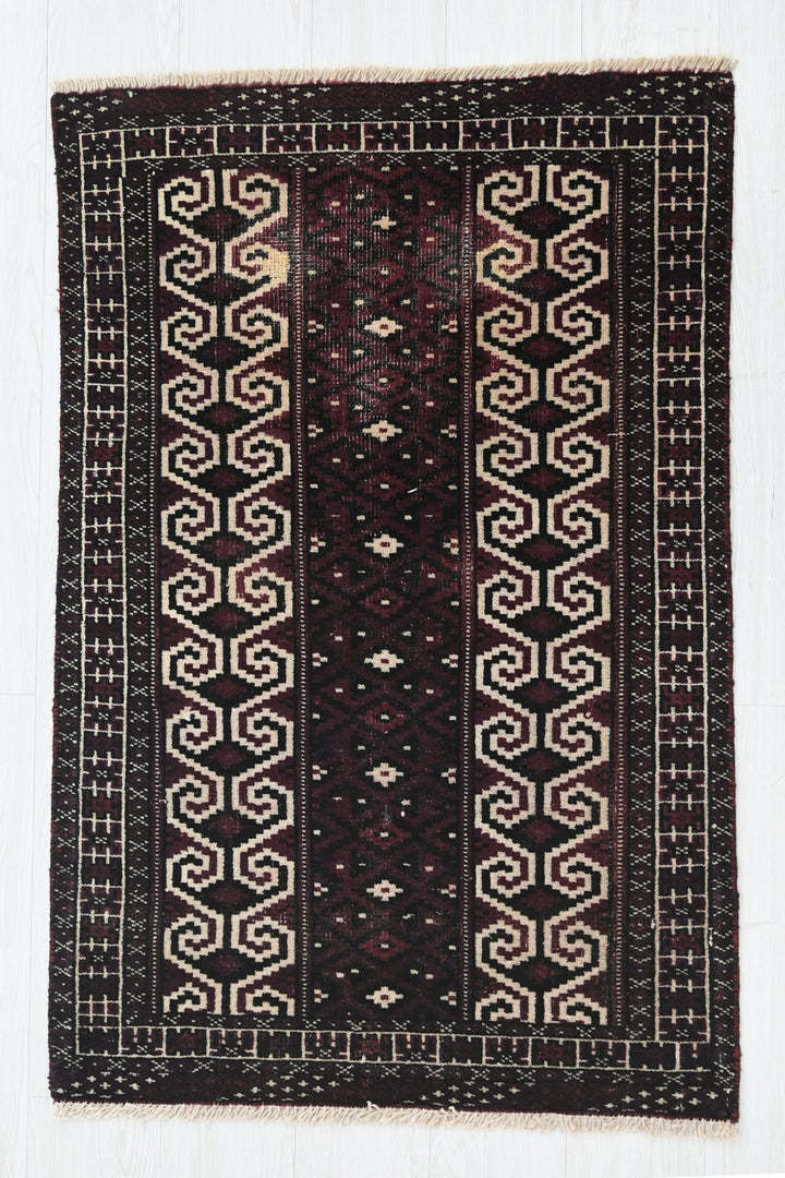 purple Accent rug 2' 6" x 3' 9"