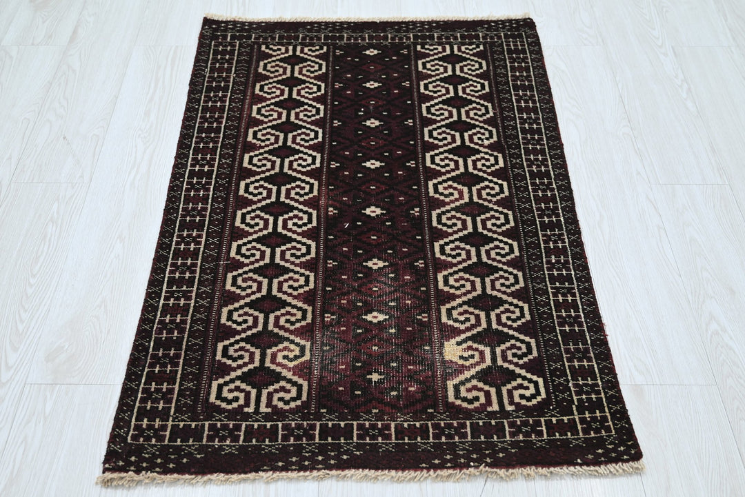 purple Accent rug 2' 6" x 3' 9"
