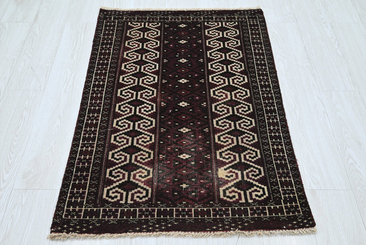 purple Accent rug 2' 6" x 3' 9"