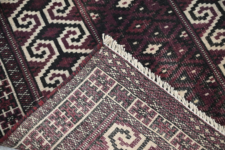 purple Accent rug 2' 6" x 3' 9"