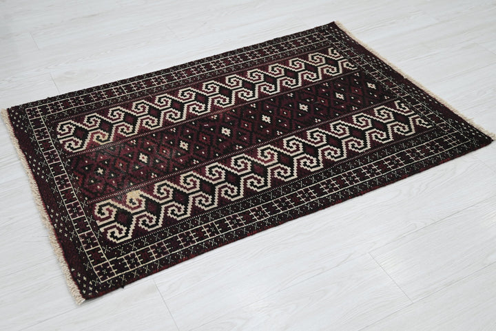 purple Accent rug 2' 6" x 3' 9"