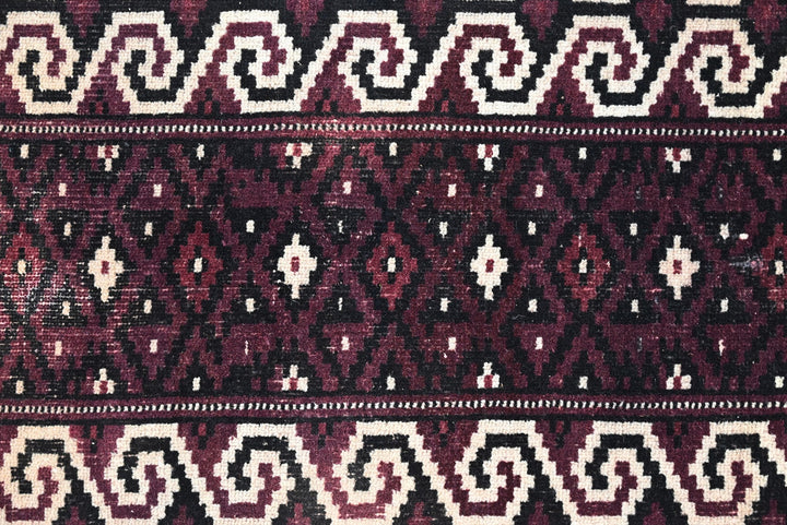 purple Accent rug 2' 6" x 3' 9"