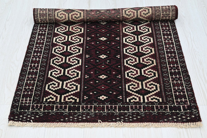 purple Accent rug 2' 6" x 3' 9"