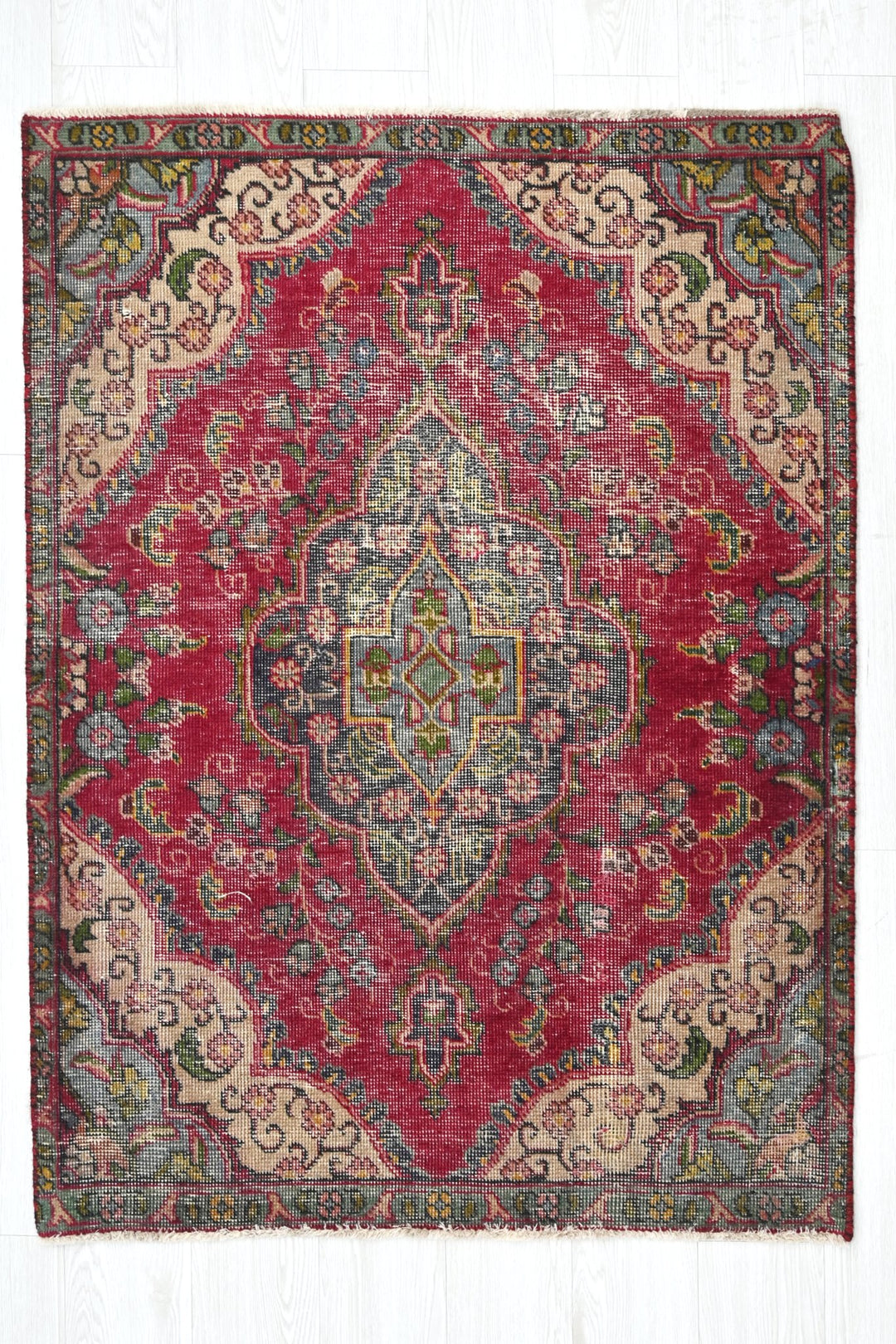 red Accent rug 3' 3" x 4' 3"