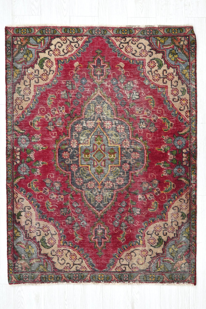 red Accent rug 3' 3" x 4' 3"