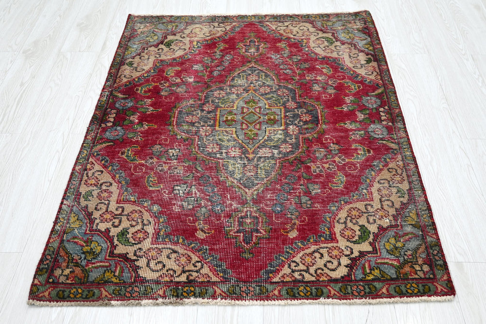 red Accent rug 3' 3" x 4' 3"