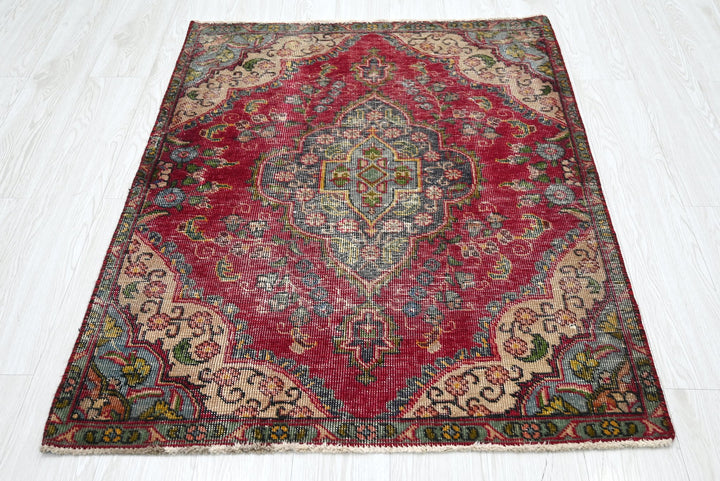 red Accent rug 3' 3" x 4' 3"
