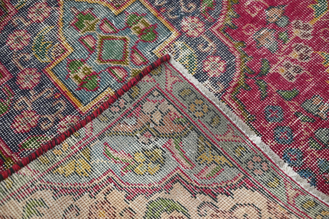 red Accent rug 3' 3" x 4' 3"