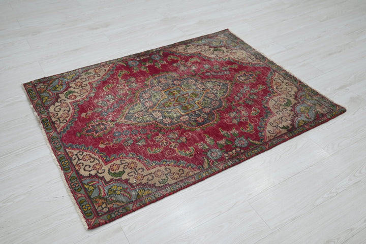 red Accent rug 3' 3" x 4' 3"