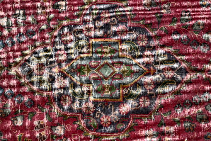 red Accent rug 3' 3" x 4' 3"
