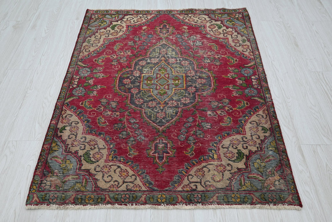 red Accent rug 3' 3" x 4' 3"