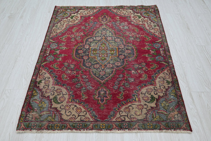 red Accent rug 3' 3" x 4' 3"