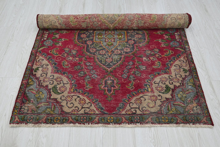 red Accent rug 3' 3" x 4' 3"