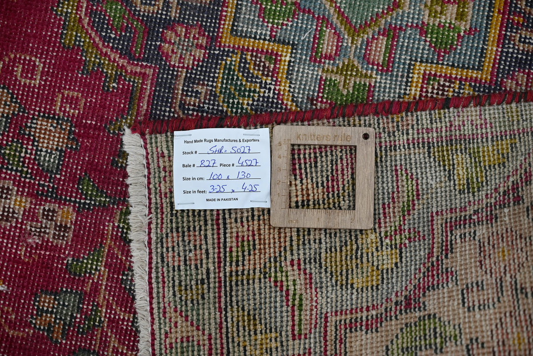red Accent rug 3' 3" x 4' 3"