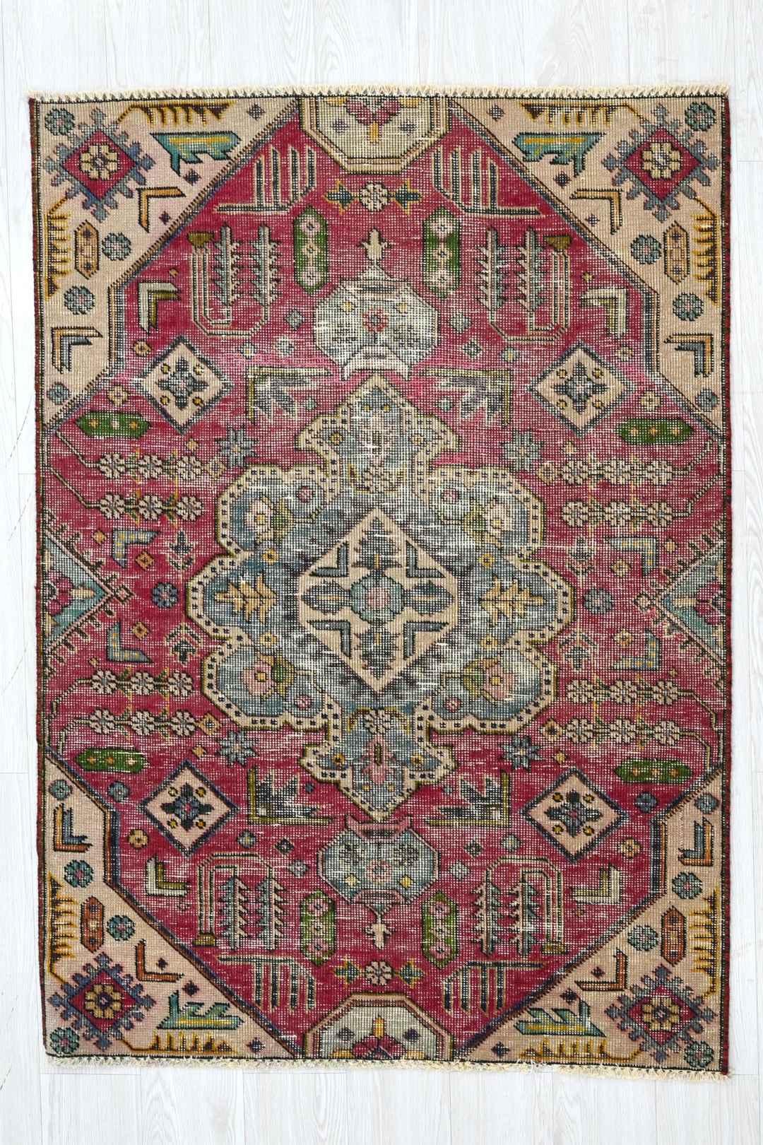 red Accent rug 3' 3" x 4' 9"