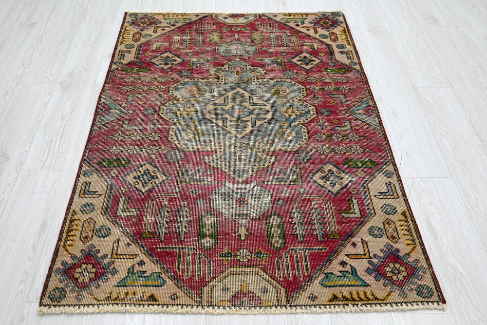 red Accent rug 3' 3" x 4' 9"