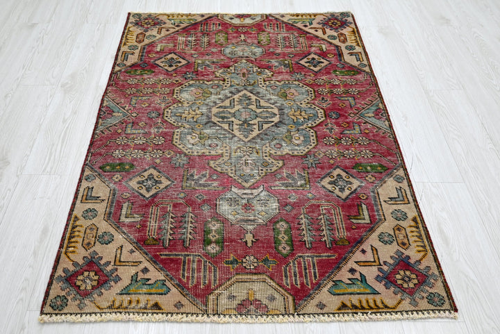 red Accent rug 3' 3" x 4' 9"