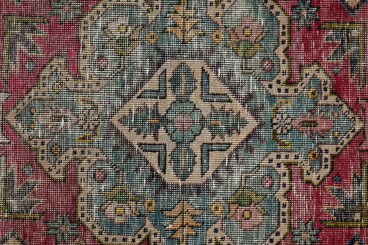 red Accent rug 3' 3" x 4' 9"