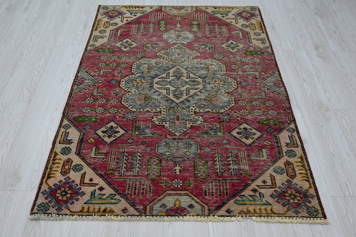 red Accent rug 3' 3" x 4' 9"