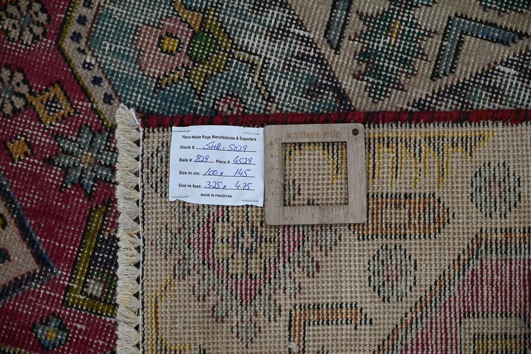 red Accent rug 3' 3" x 4' 9"