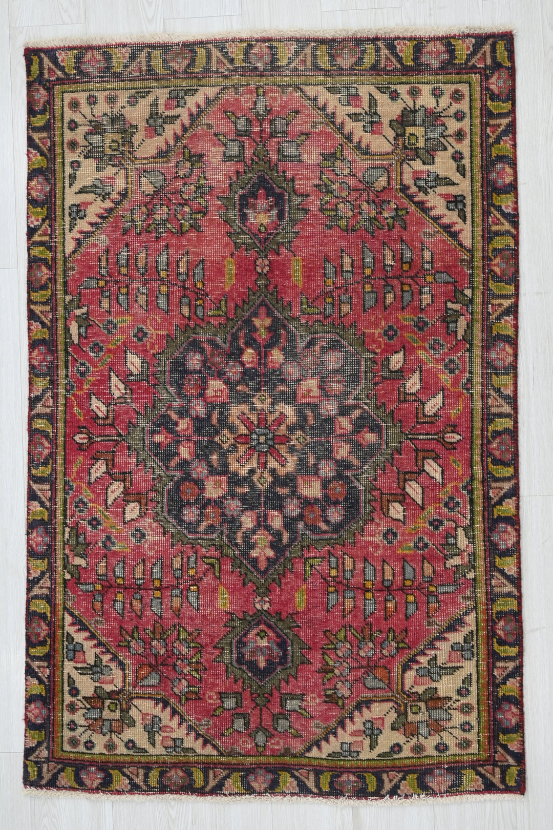 red Accent rug 3' 0" x 4' 7"