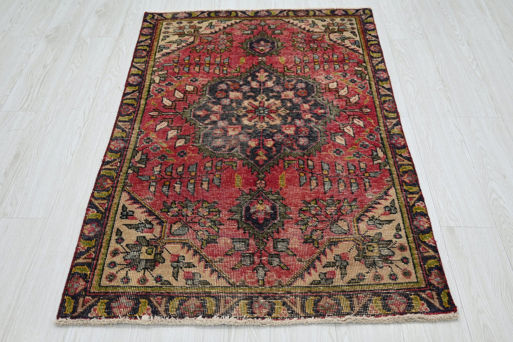 red Accent rug 3' 0" x 4' 7"
