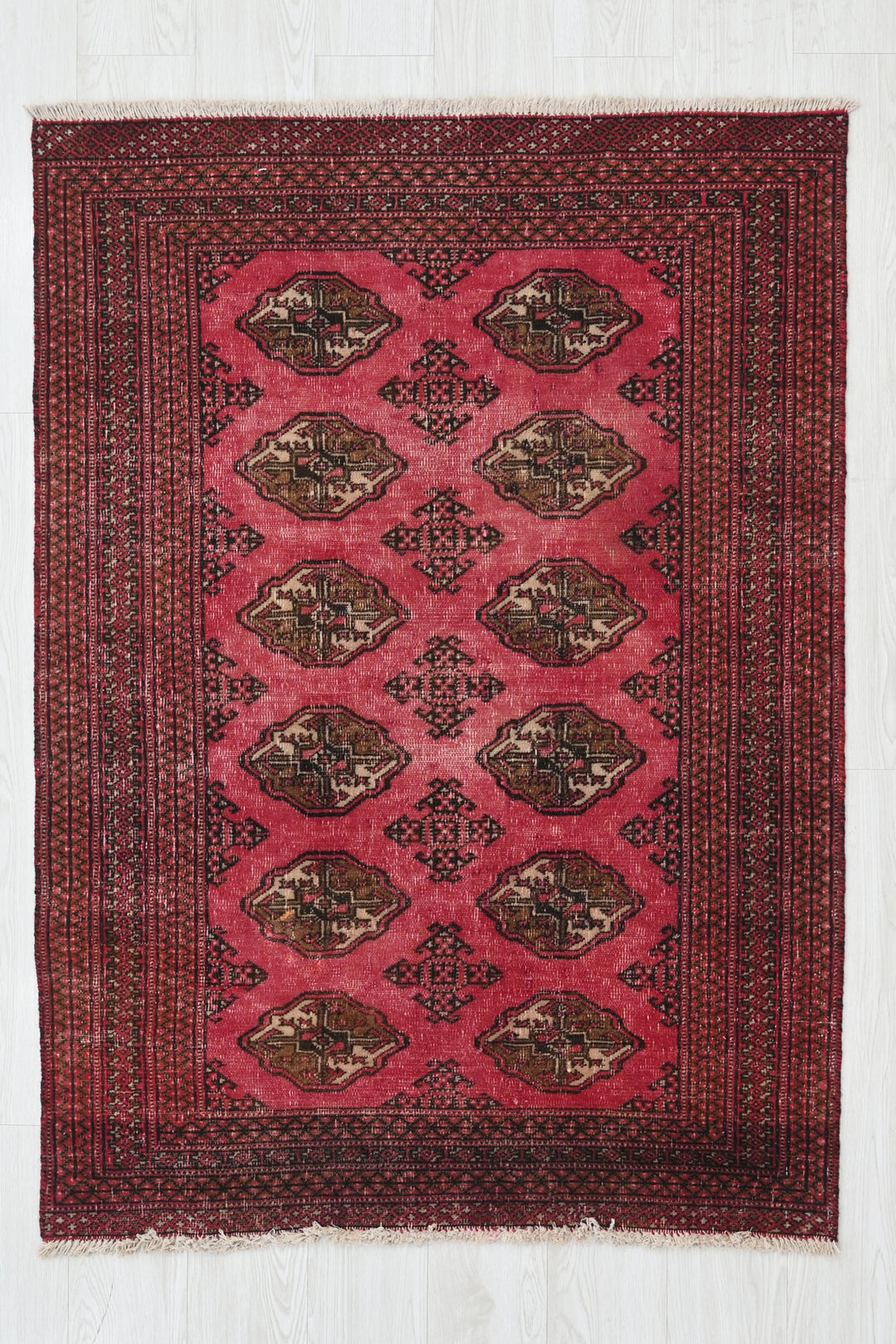 red Accent rug 3' 4" x 4' 8"