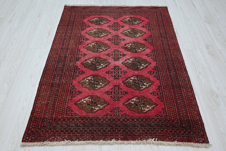 red Accent rug 3' 4" x 4' 8"