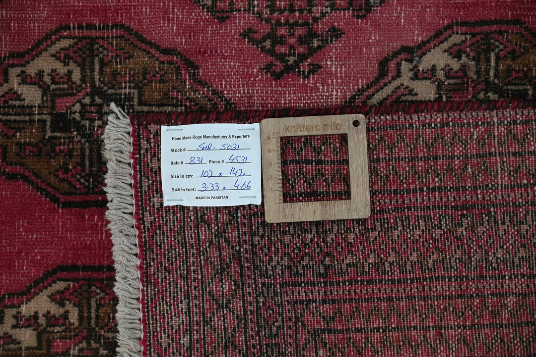 red Accent rug 3' 4" x 4' 8"