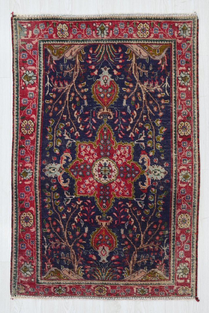 blue Accent rug 3' 0" x 4' 7"