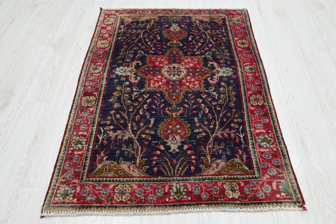 blue Accent rug 3' 0" x 4' 7"