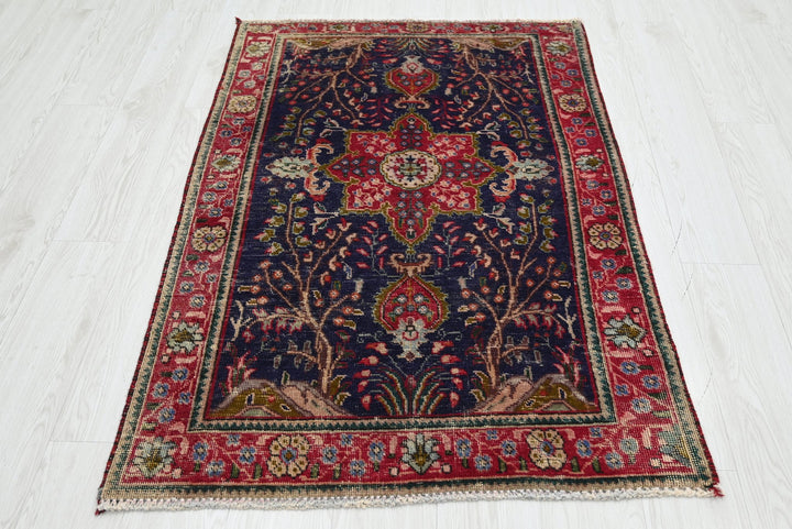 blue Accent rug 3' 0" x 4' 7"