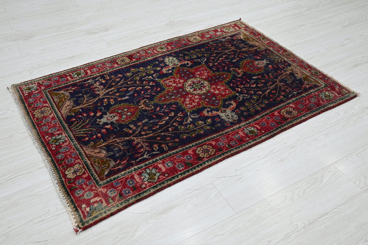blue Accent rug 3' 0" x 4' 7"
