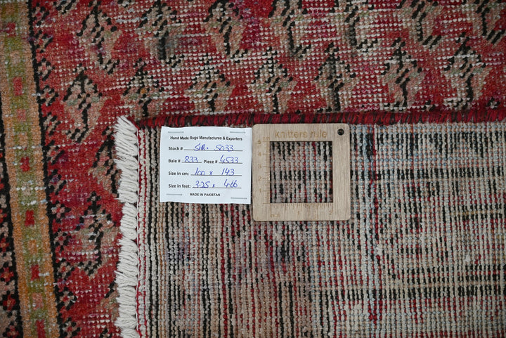 red Accent rug 3' 3" x 4' 8"