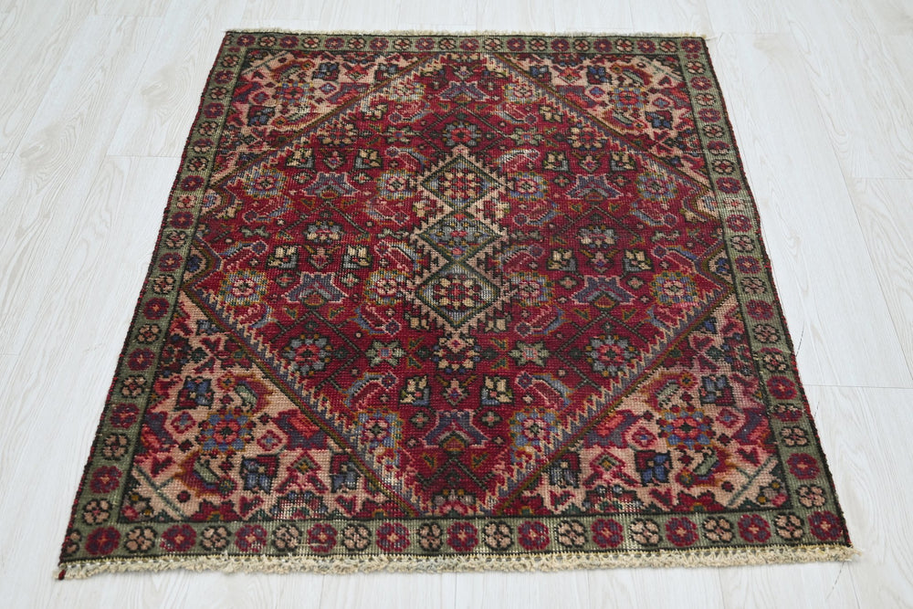red Accent rug 3' 0" x 3' 11"