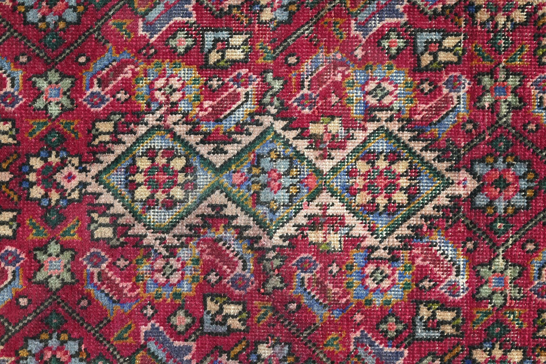 red Accent rug 3' 0" x 3' 11"